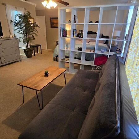 Charming Central Amarillo Retreat With A Jacuzzi ภายนอก รูปภาพ